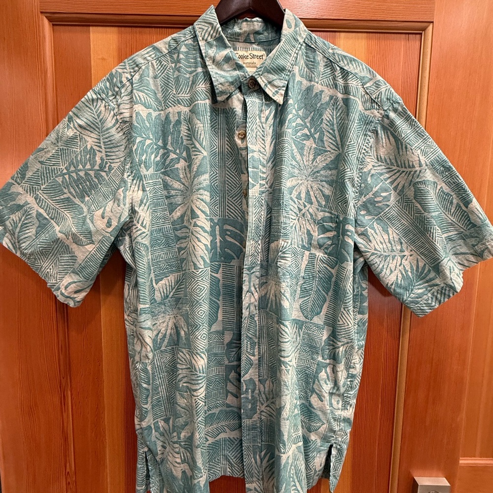 Short-Sleeve Teal Tropical Print Button-Down Shirt